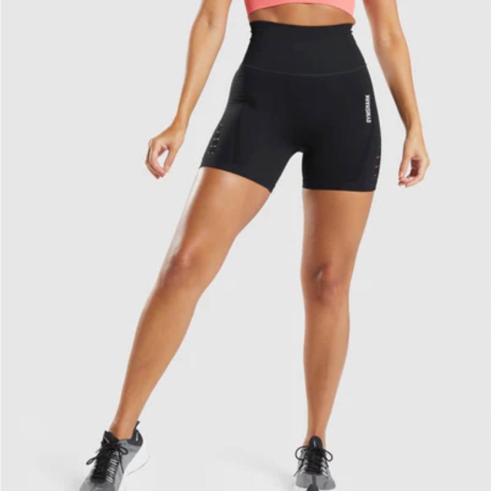 Gymshark energy seamless shorts 🖤